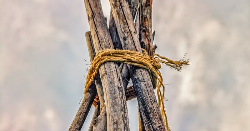 Concevoir un tipi en bois pour le jardin des enfants : le guide