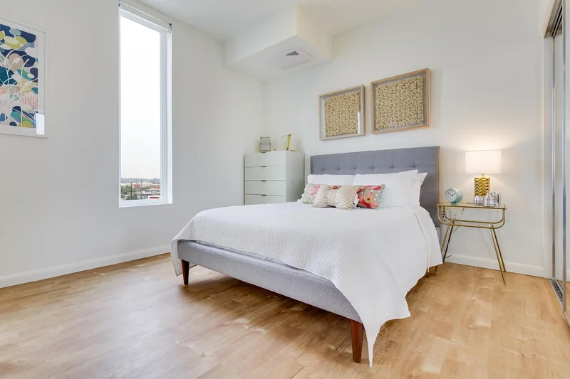 Finitions décoratives : donner du caractère à votre commode
